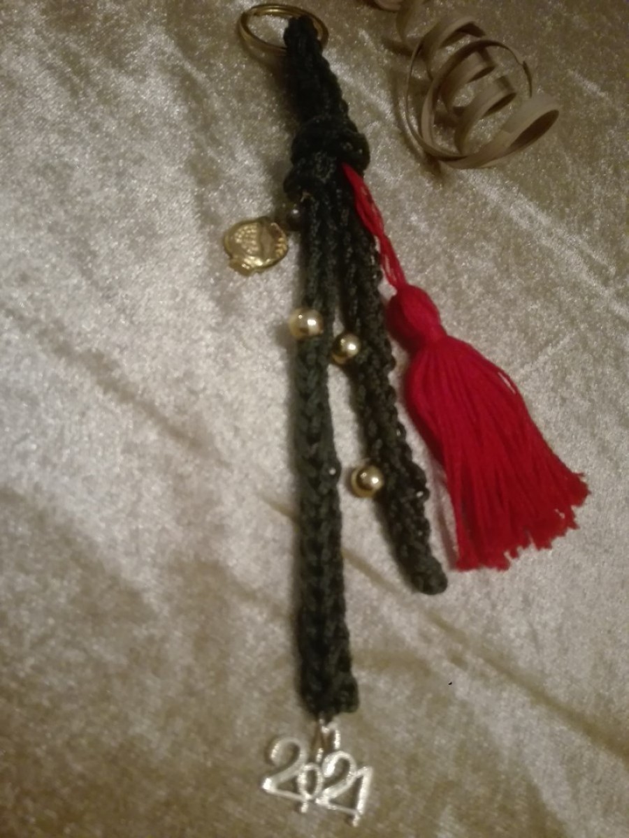 Γούρι χειροποίητο πλεκτό ρόδι 