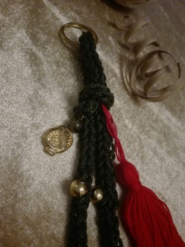 Γούρι χειροποίητο πλεκτό ρόδι 