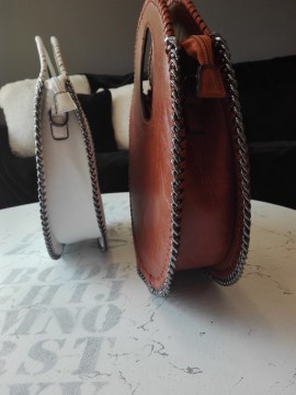 Γυναικεία τσάντα χειρός στρογγυλή μεγάλη χειρολαβή καφέ