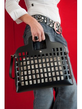 Γυναικεία τσάντα χειρός-ώμου διάτρητη μαύρη
