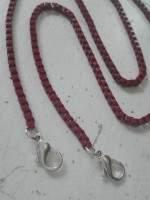 Αλυσίδα αλουμινίου ανακρέμασης μάσκας τετράγωνη κόκκινη