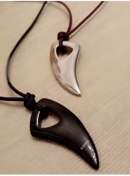 Ατσάλινο κολιέ δόντι καρχαρία black