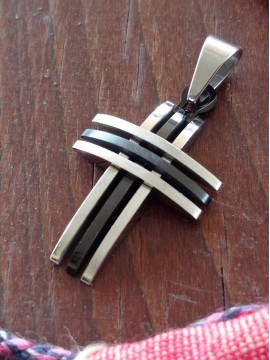 Ανδρικός ατσάλινος σταυρός silver black πομπέ